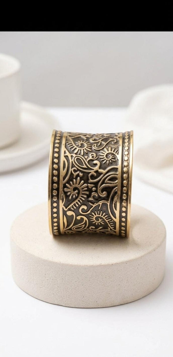 Elegant Gold-Plated Cuff Bracelet – Intricate Vintage Design with Filigree Detailing